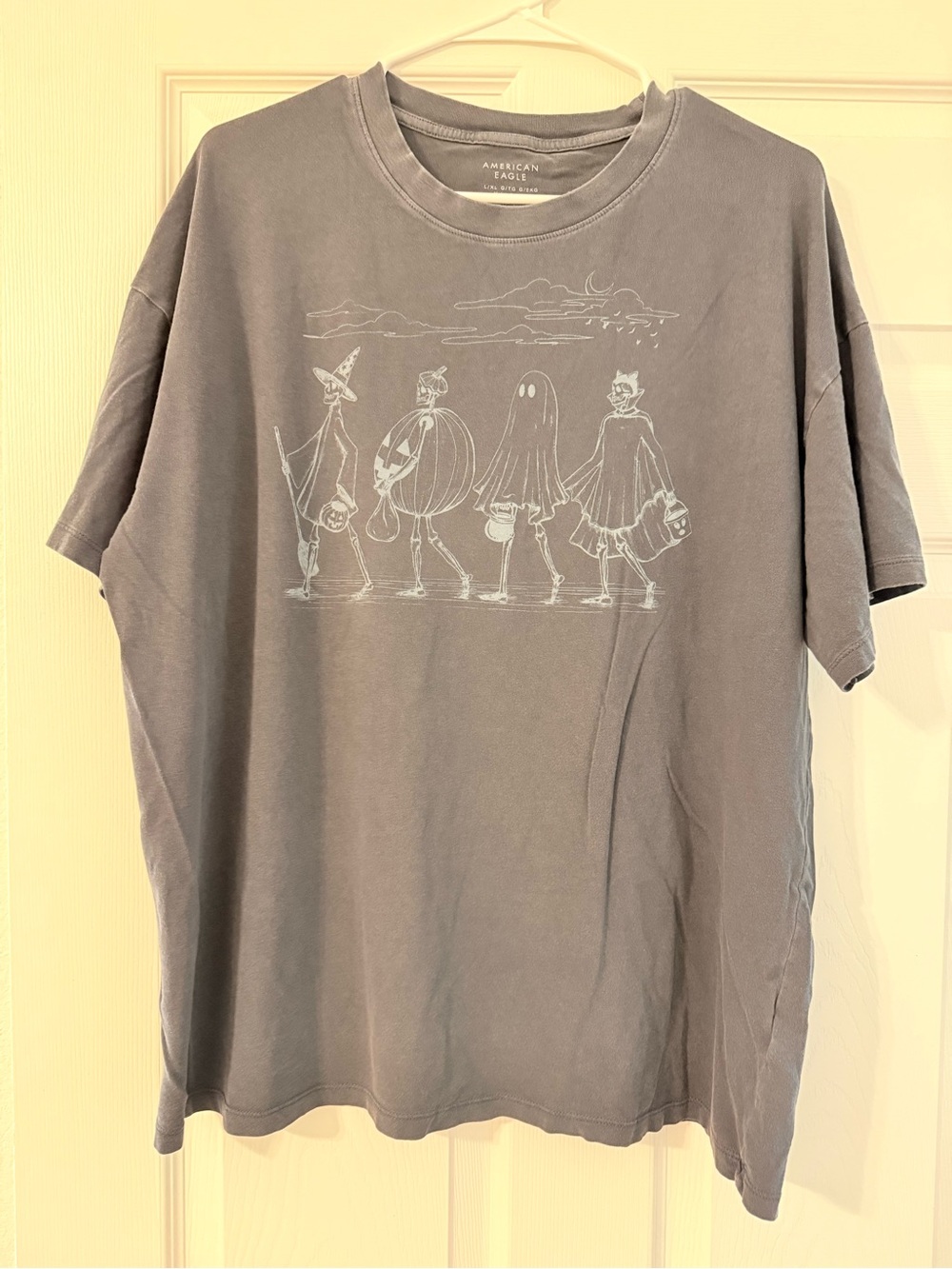 American Eagle Outfitters Gray Halloween Character Graphic Tee